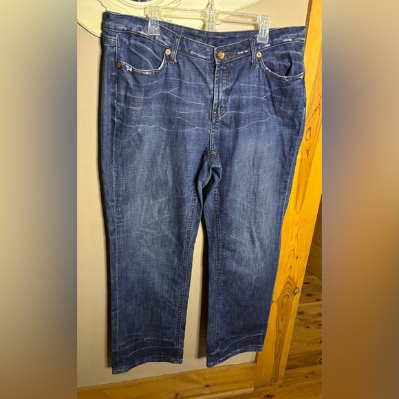 ⭐️Seven7 Jeans Mid Rise Straight Leg Distressed Wash Size 18 Inseam 32”⭐️ - Picture 1 of 13
